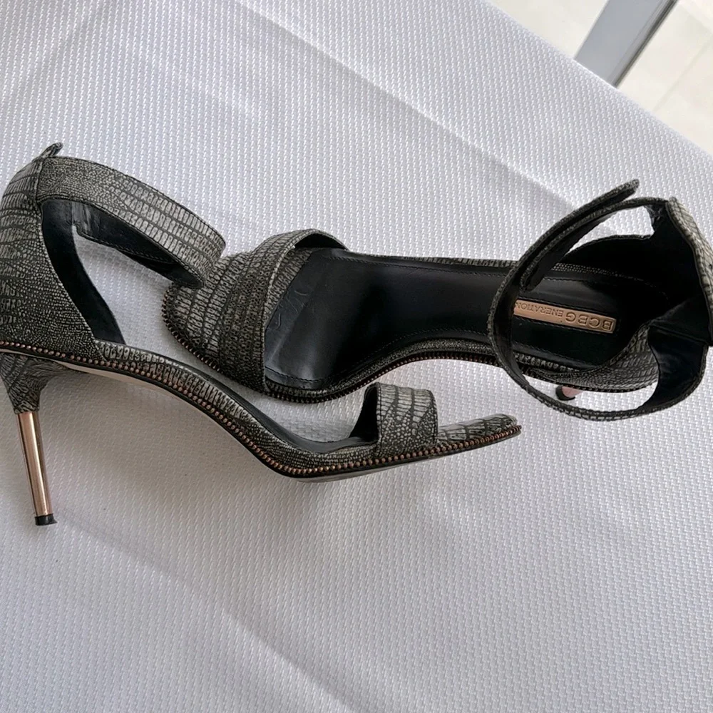 BCBG sandals size 9 - Picture 9 of 9